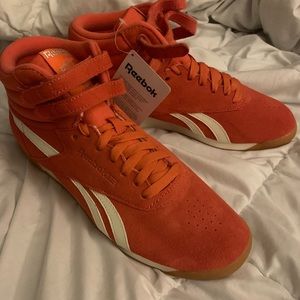 NWT Women’s Reebok Classics-Size 9.5